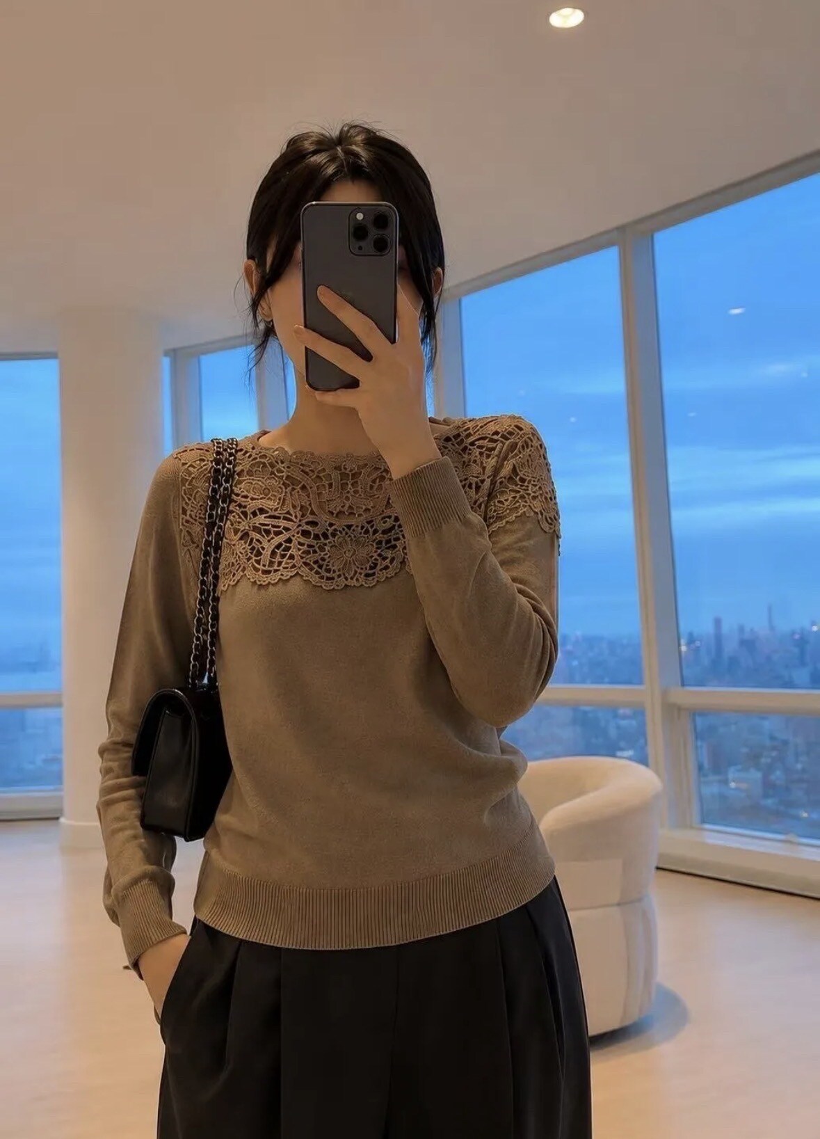 Wholesaler Jolio & Co - Sweater with lace