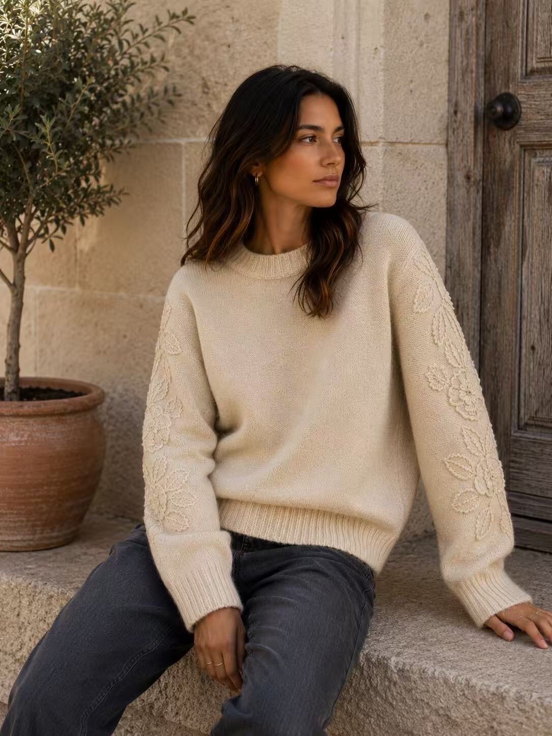 Grossista Jolio & Co - Maglione con maniche ricamate a fiori