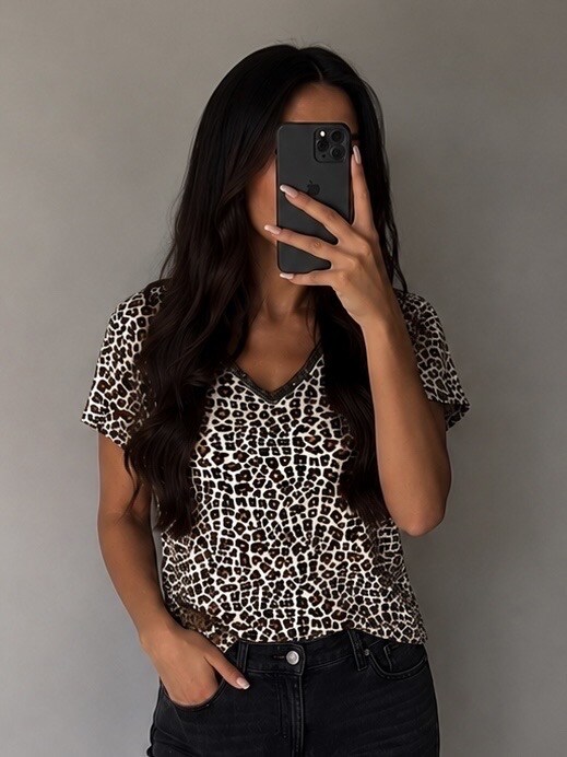 Grossista Jolio & Co - T-shirt scollo a v leopardata