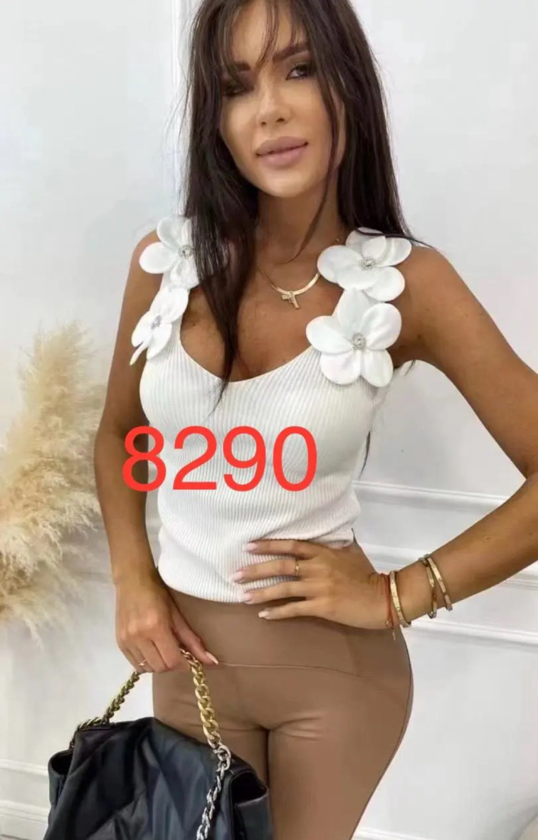 Wholesaler Jolio & Co - Top decorated with large flowers