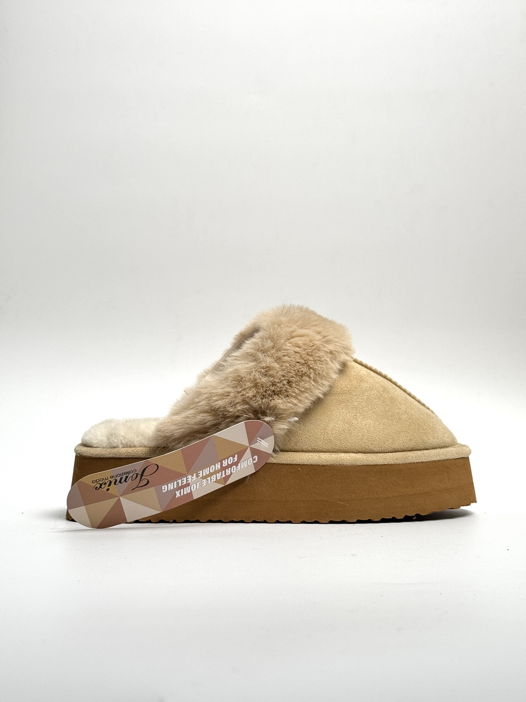 Wholesaler Jomix - Elegant, comfortable clogs