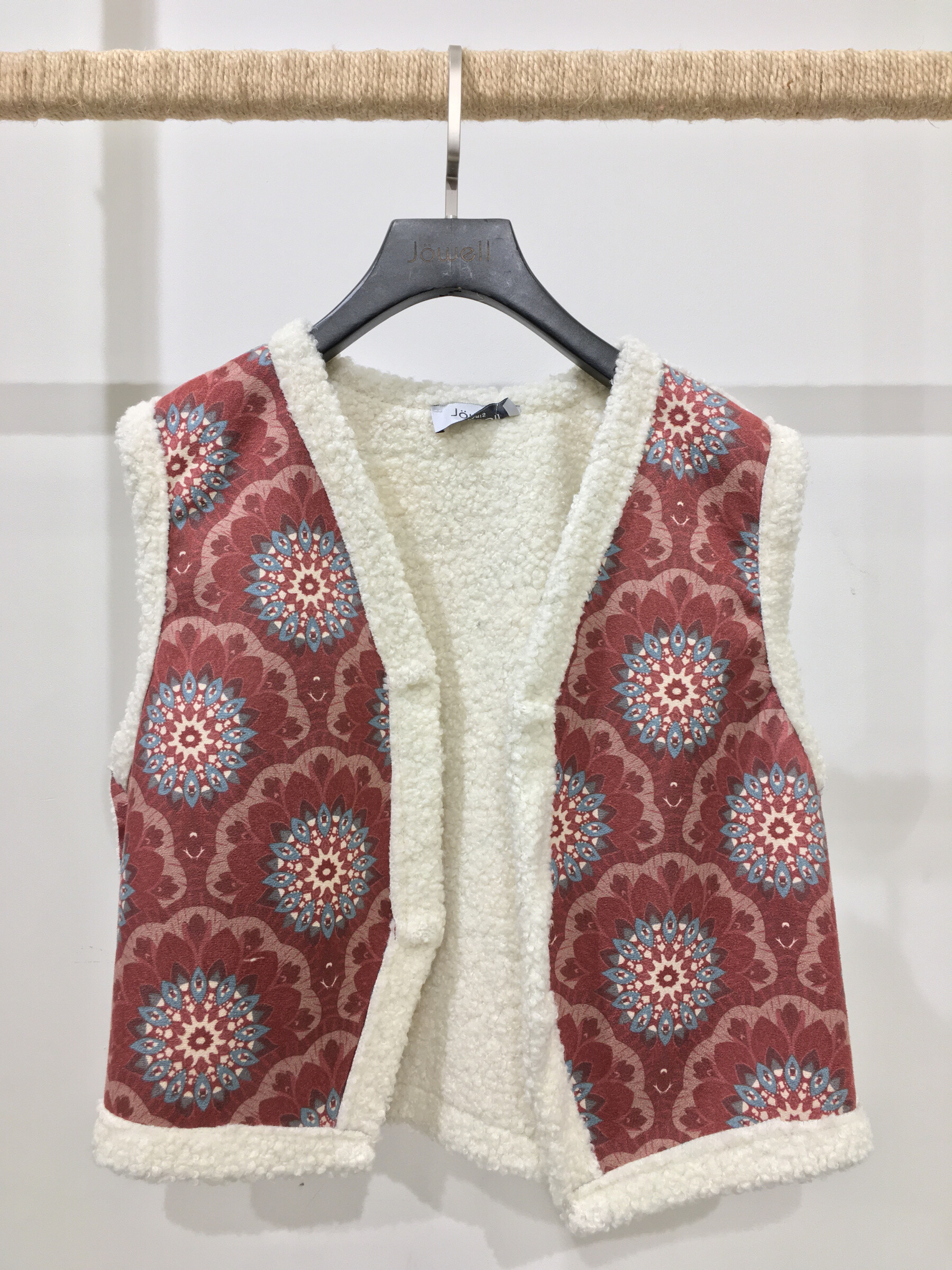 Wholesaler Jöwell - Printed fleece sleeveless jacket