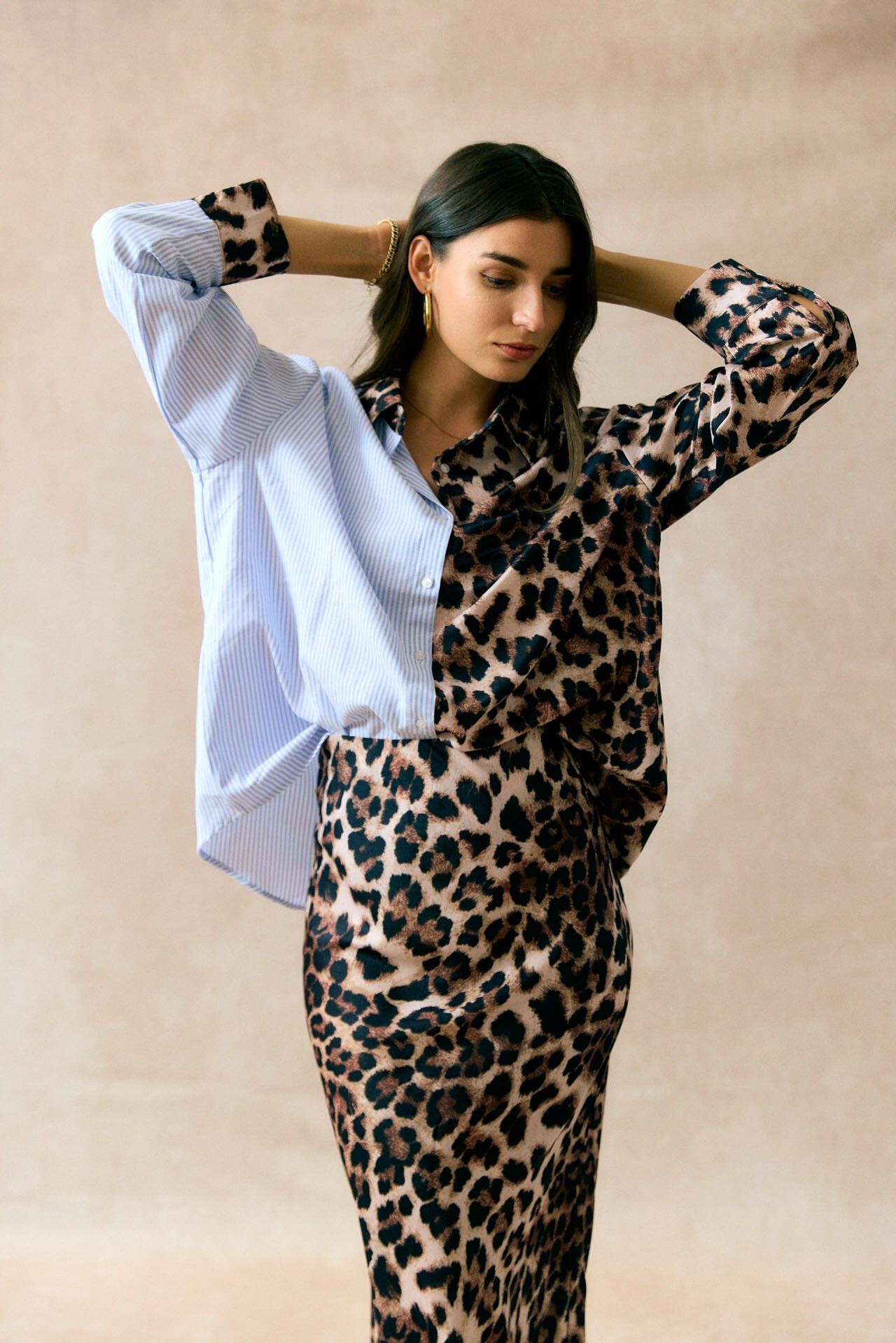 Grossiste JS Millenium - Chemise bi-matière en coton et polyester, imprimée léopard et rayures.