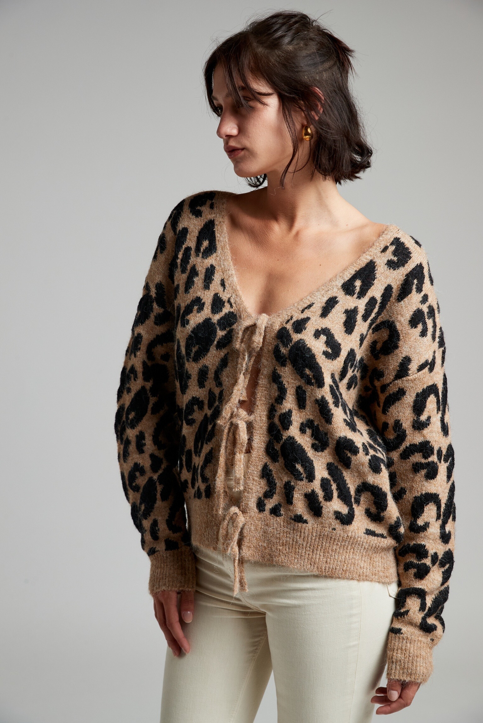 Wholesaler JS Millenium - V -neck leopard sweater V