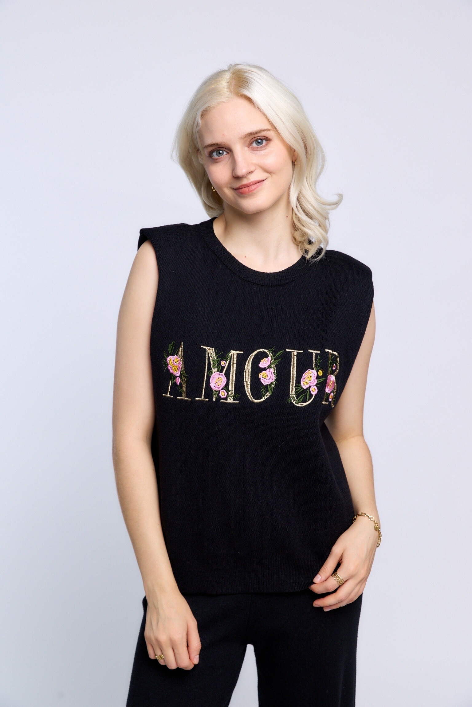 Wholesaler JS Millenium - Sleeveless sweater love