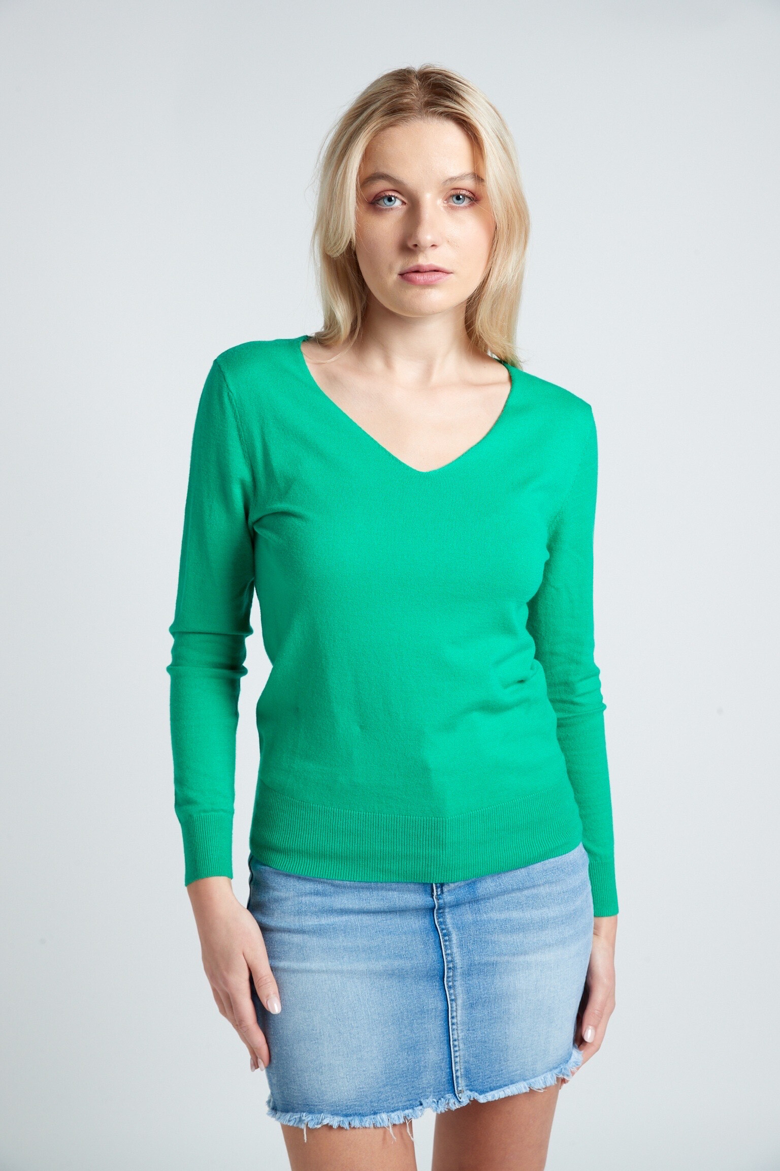 Wholesaler JS Millenium - Eco-responsible Loose V-Neck Top