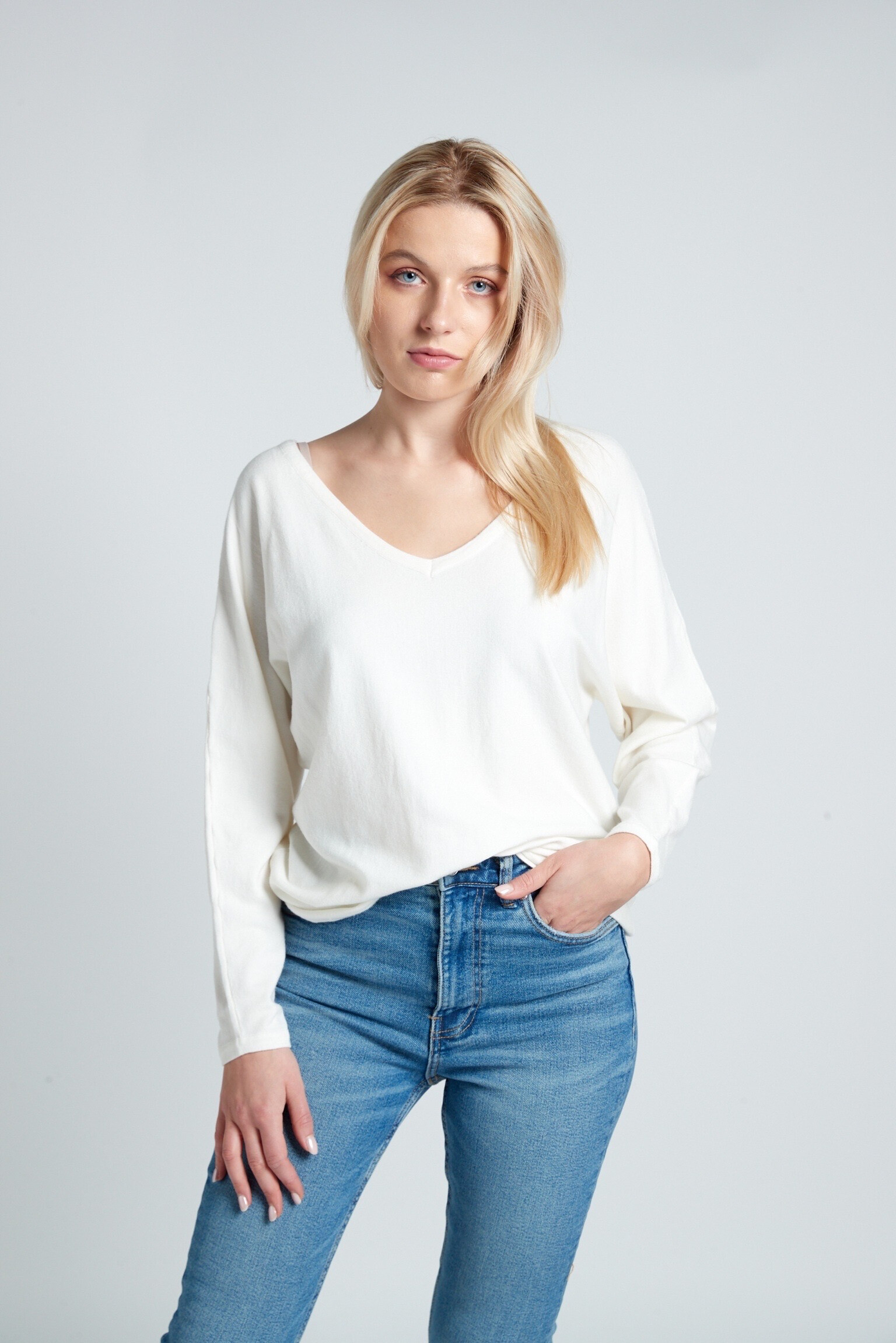 Wholesaler JS Millenium - Eco-responsible Loose V-Neck Top