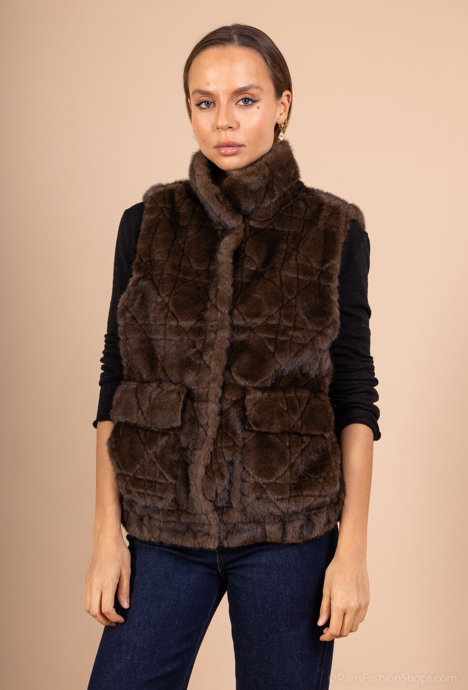 Grossiste JS Millenium - Veste à fausse fourrure sans manches oblique