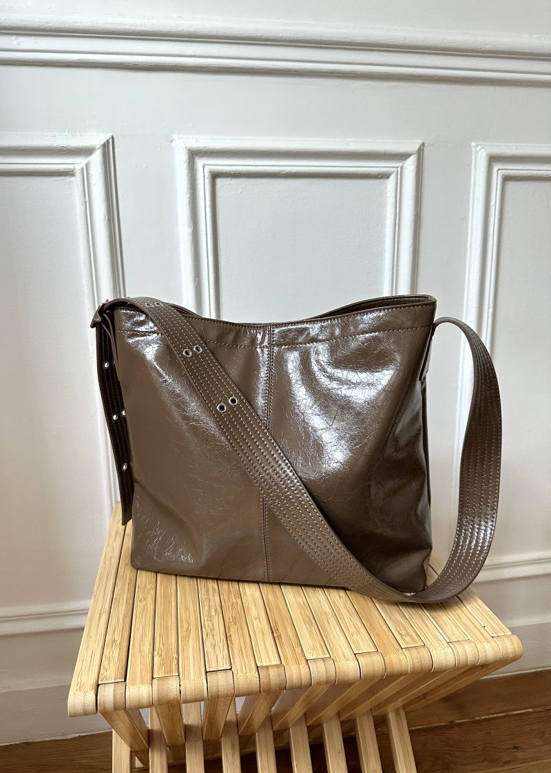 Grossiste JULIA PARIS - Sac porté épaule et crossbody en cuir souple brillant