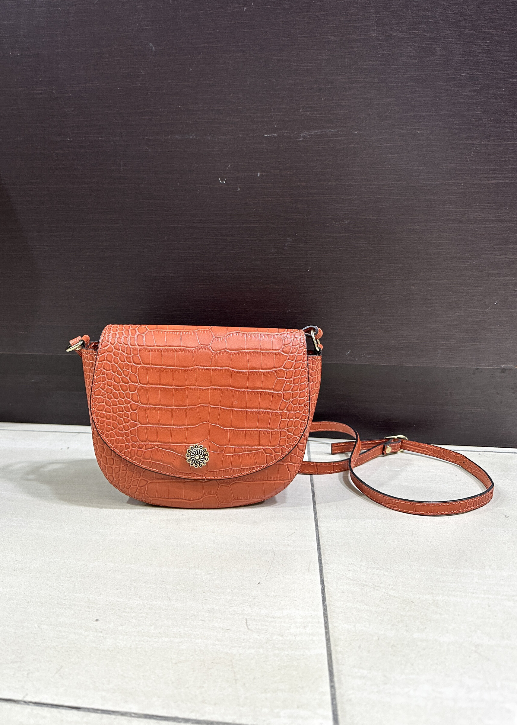 Wholesaler JULIA PARIS - Rounded bag in leather embossed croco worn shoulder