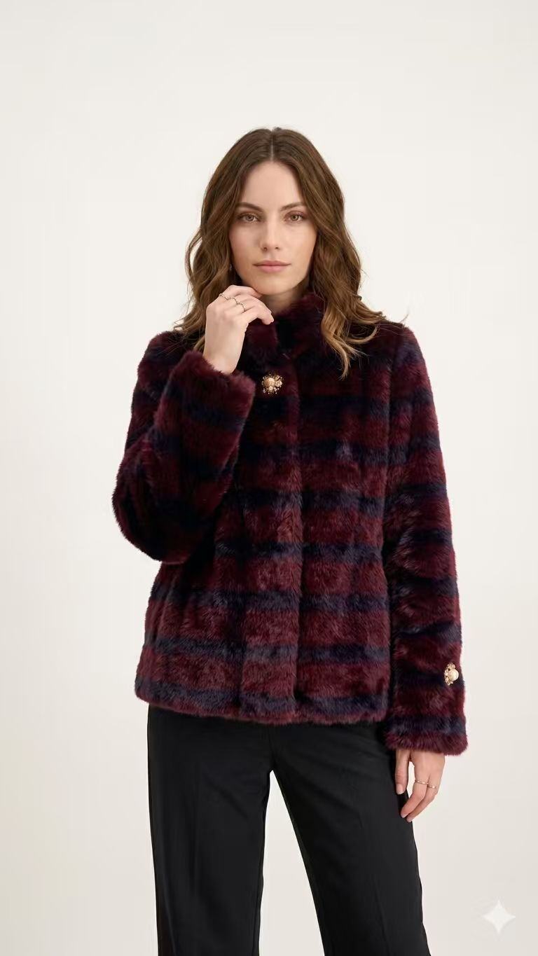 Grossiste JULIA - Veste de Luxe en Fausse Fourrure Rayée