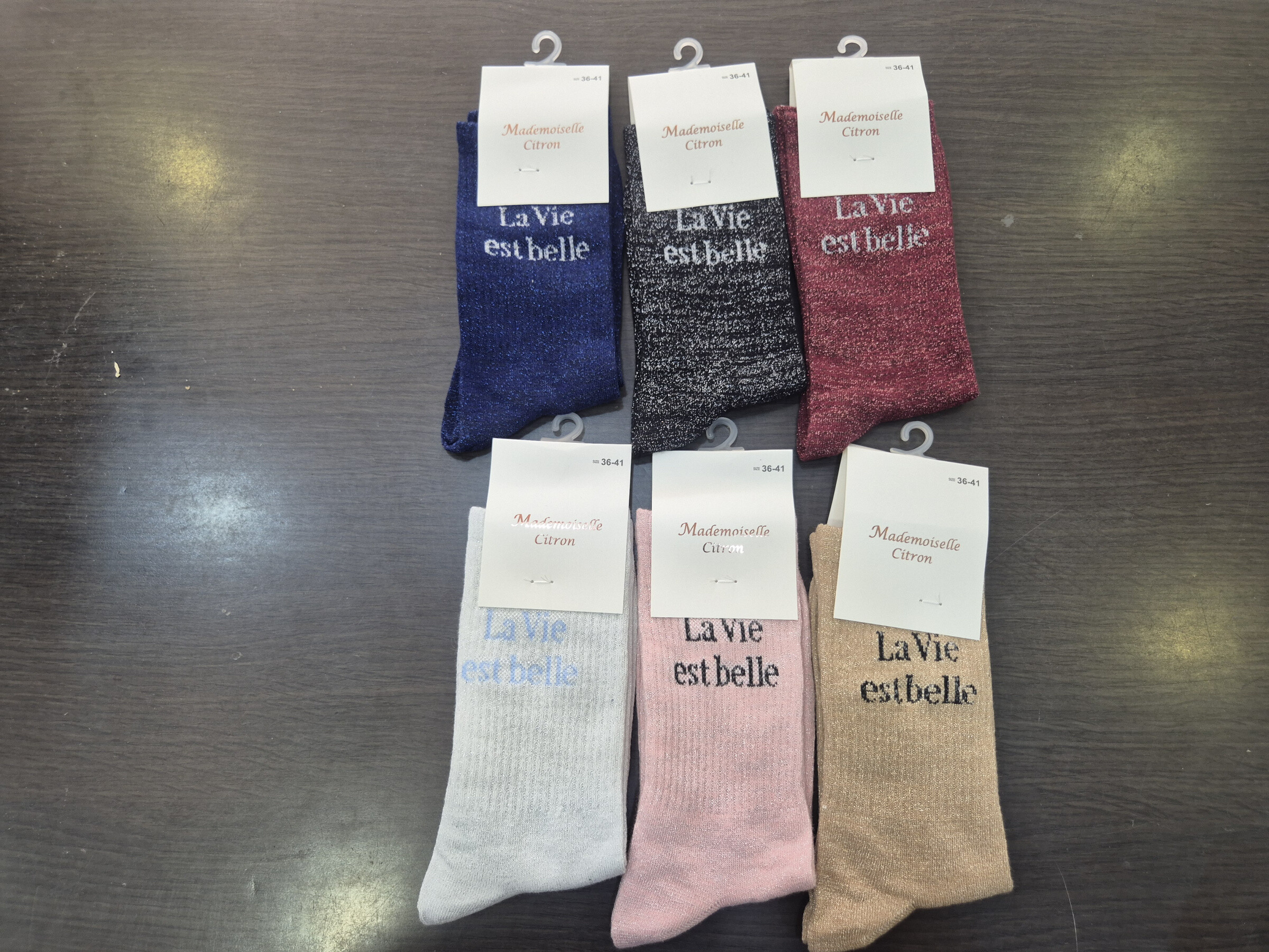 Mayorista JULIET'S&CO - Calcetines de lurex con mensaje "LA VIE EST BELLE" (La vida es bella)