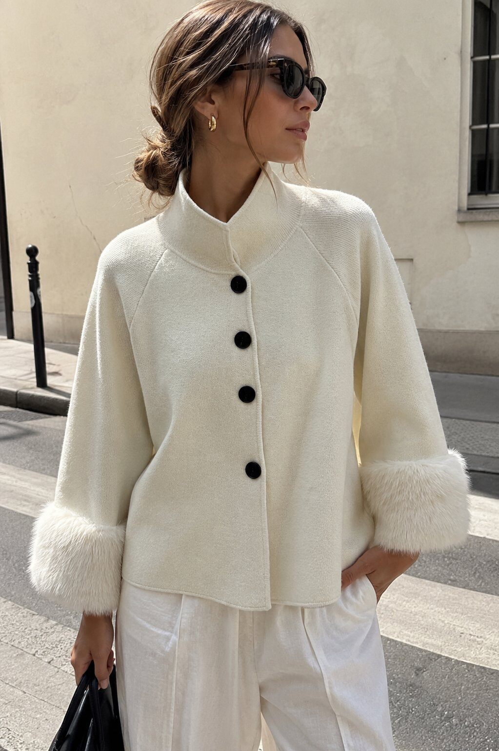 Mayorista Justine&co Italy - Chaqueta Elegancia Marfil con Puños de Efecto Piel