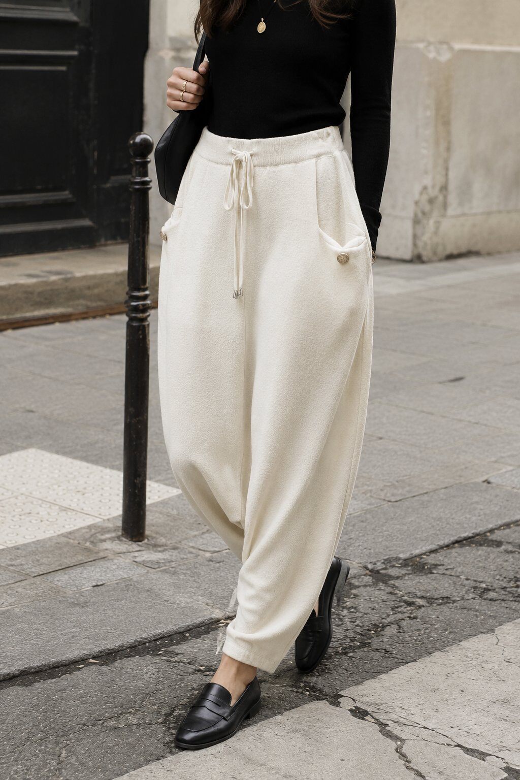 Grossista Justine&co Italy - Pantaloni Harem in Maglia da Donna con Vita Elastica e Tasche con Bottoni Beige Chiaro