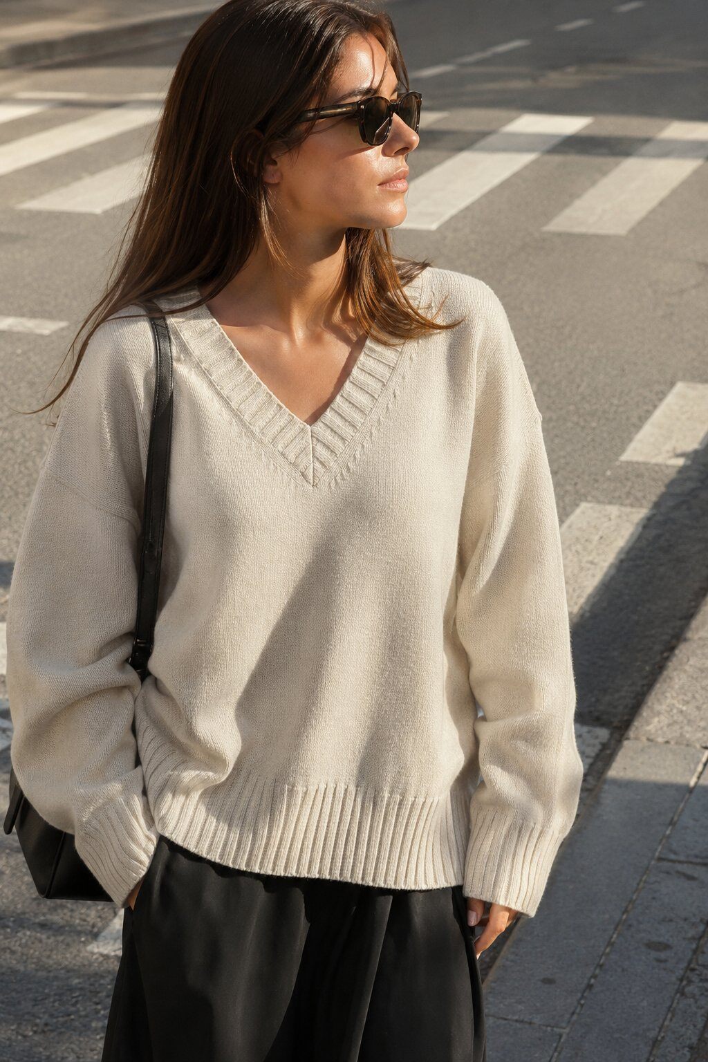 Wholesaler Justine&co Italy - Oversized ecru knit V-neck sweater – Relaxed fit