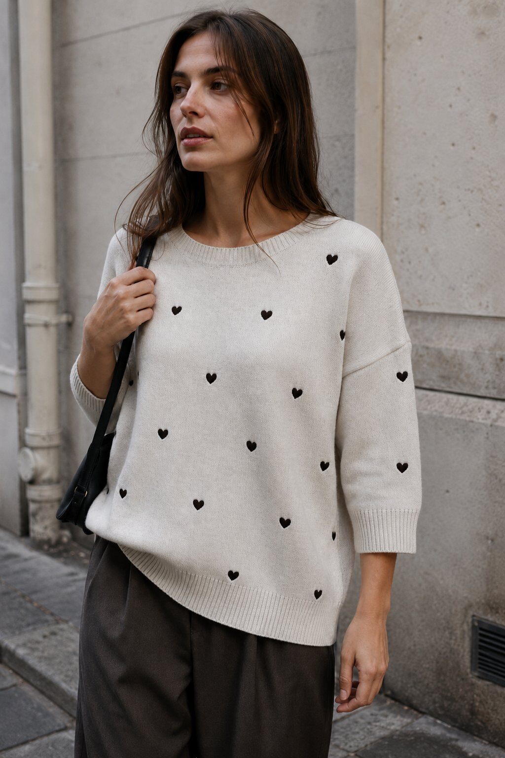 Wholesaler Justine&co Italy - Ecru knit sweater with black heart patterns