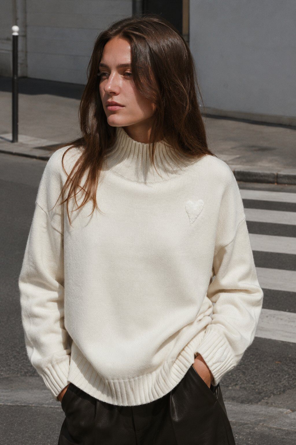 Wholesaler Justine&co Italy - Ivory Turtleneck Sweater with Heart Detail