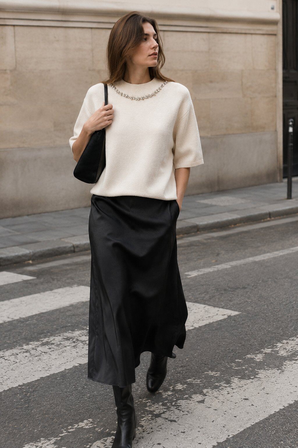 Großhändler Justine&co Italy - Kurzarm-Pullover in Ecru mit Strassbesetztem Rundhalsausschnitt