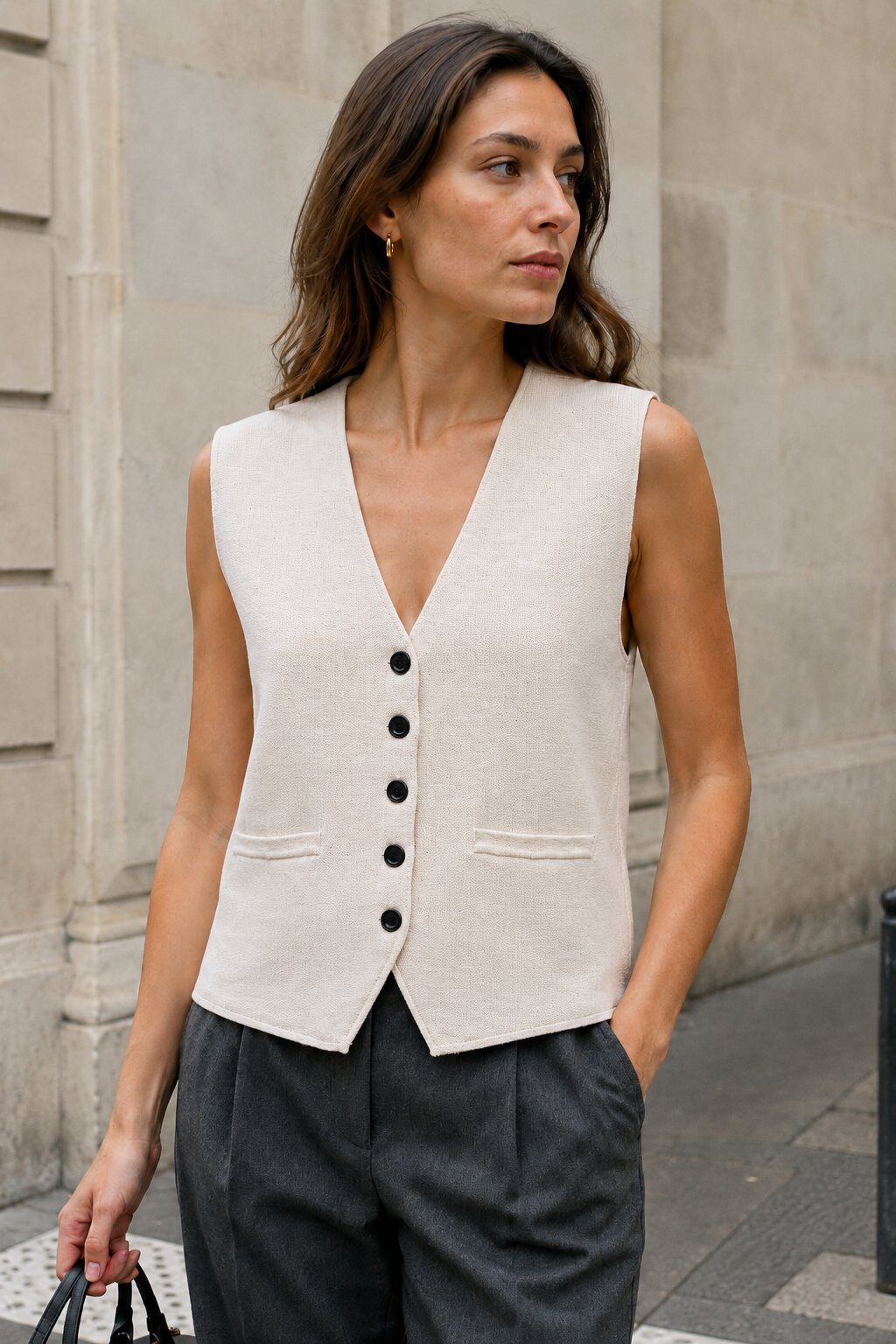 Wholesaler Justine&co Italy - Sleeveless Tailored Vest in Ecru – Minimalist Elegance