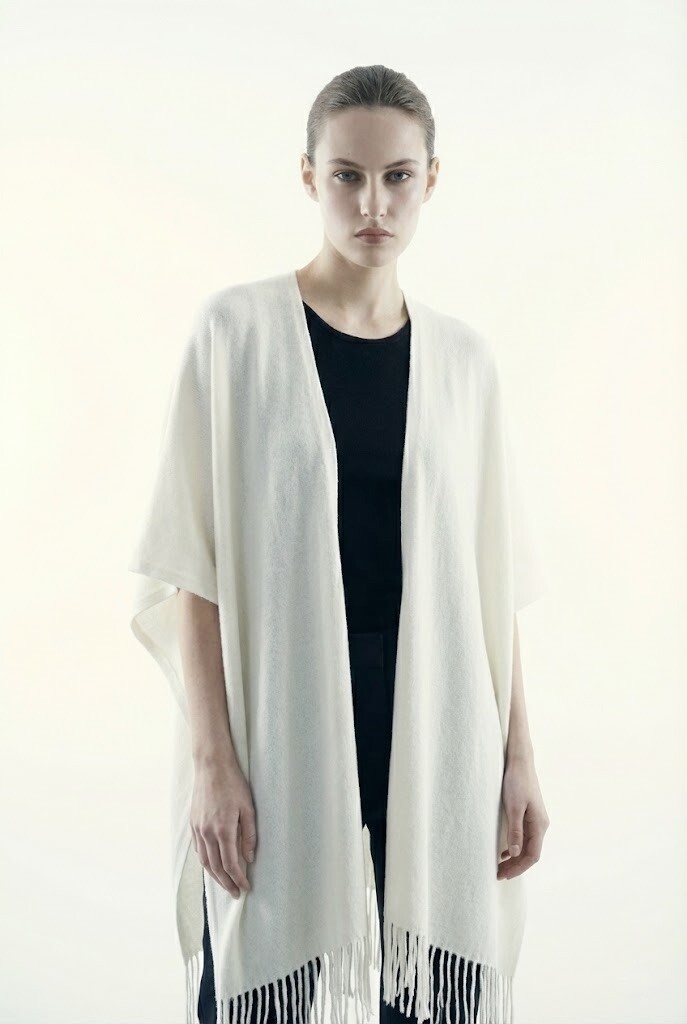 Grossiste Justine&co - Justine&co Poncho fin blanc au toucher luxueux