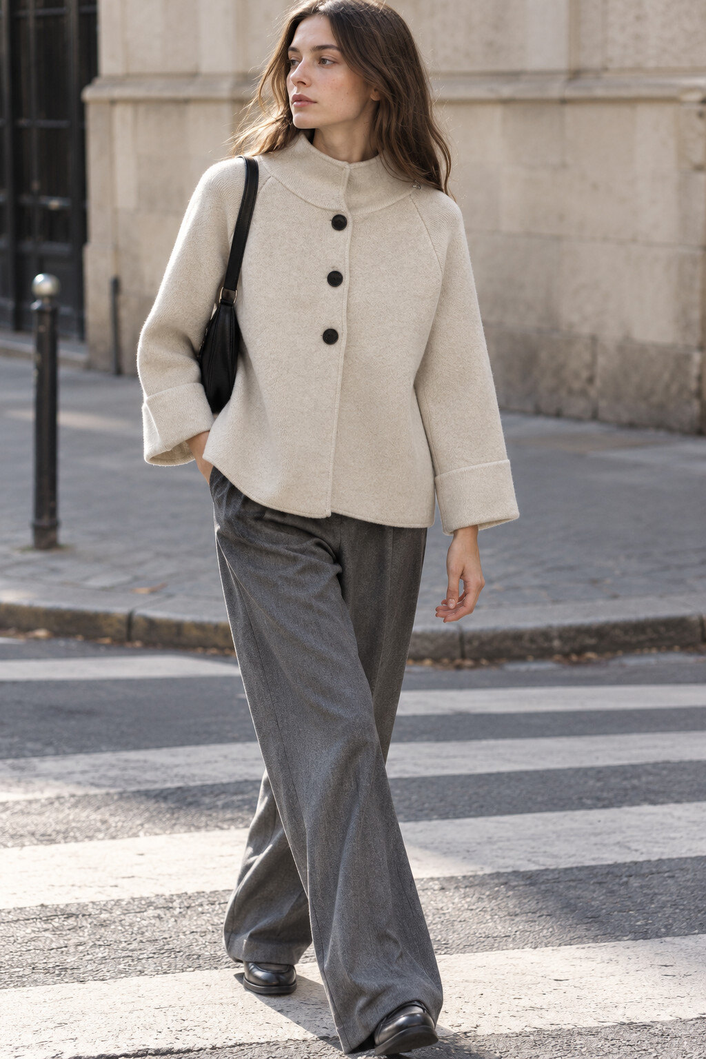 Großhändler Justine&co - Strickjacke mit Schalkragen und kontrastierenden Knöpfen