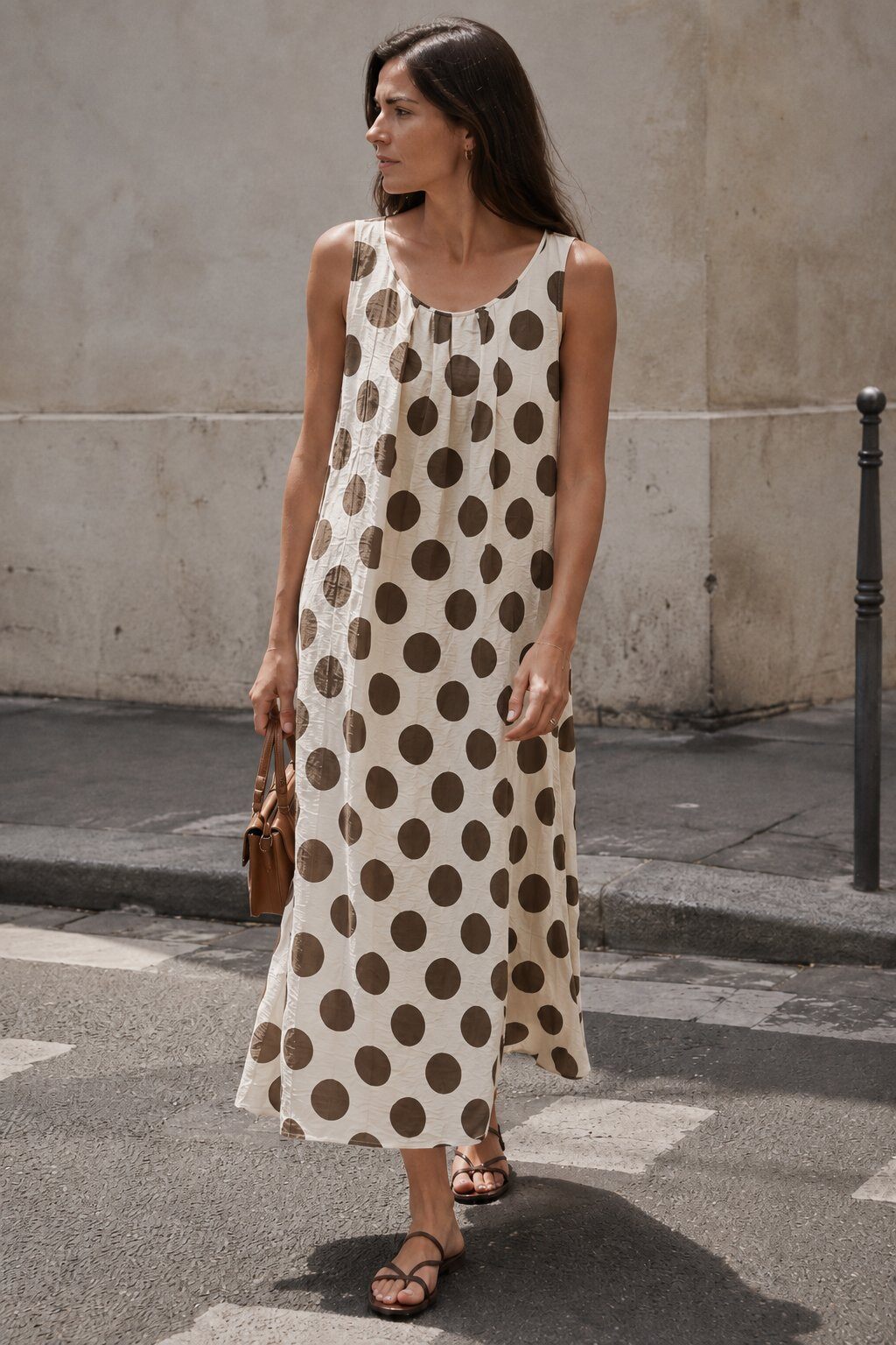 Grossiste Justine&co - Robe longue fluide à pois sans manches avec poches