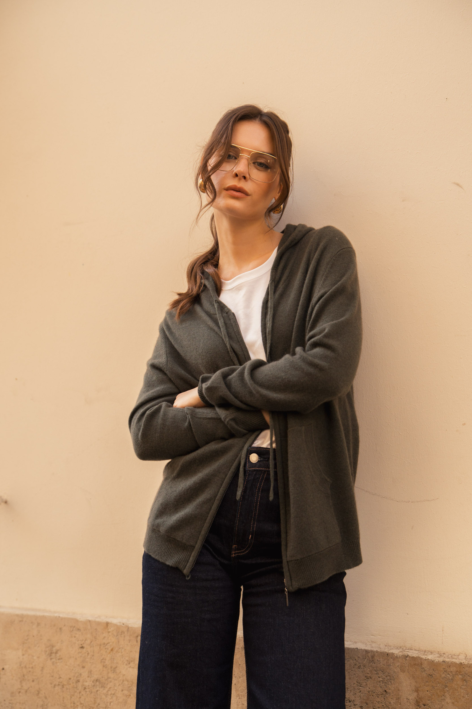 Grossiste jw.atelier - Gilet 100% cachemire zippé à capuche
