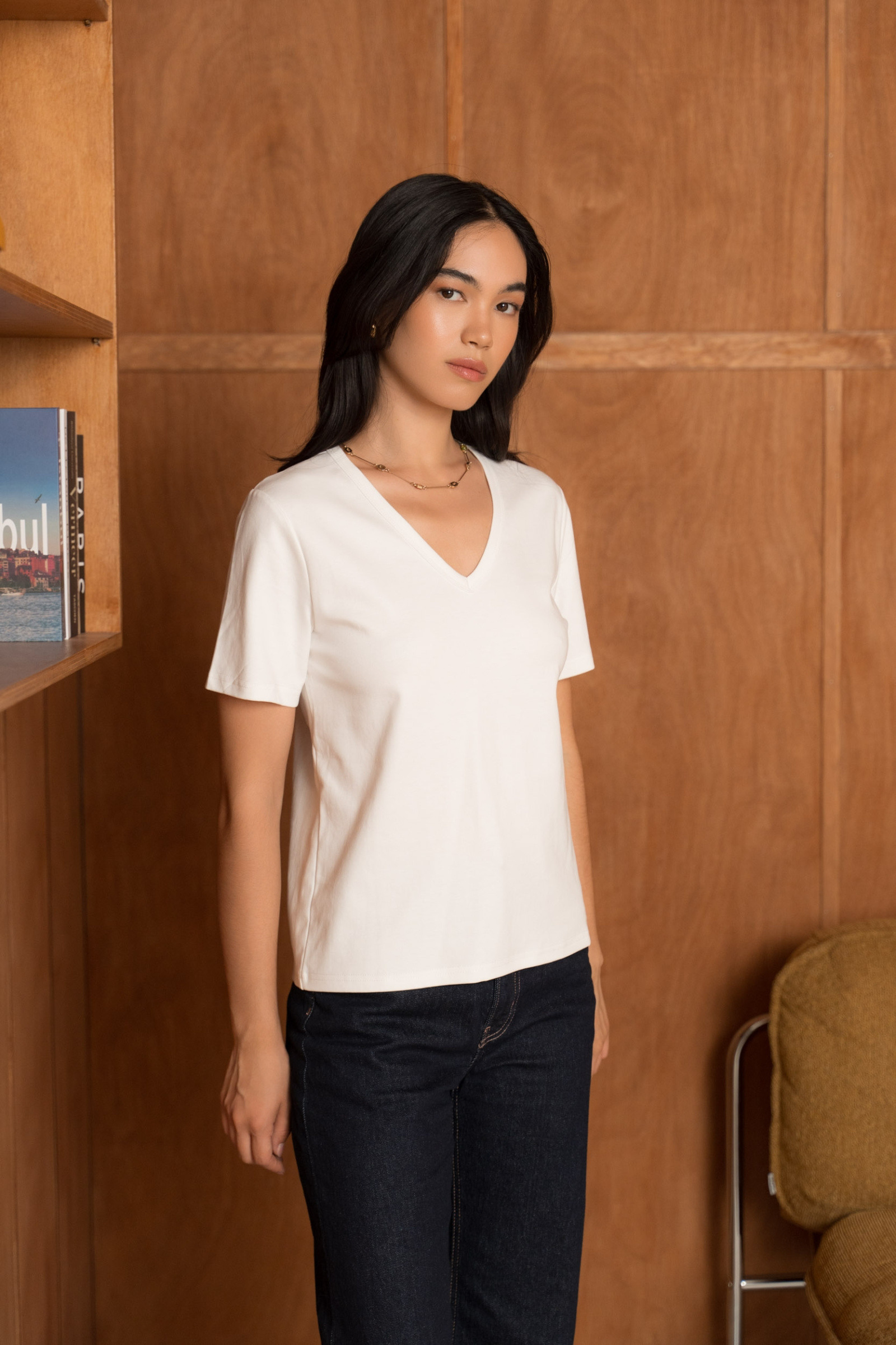 Grossista jw.atelier - T-shirt premium 100% cotone collo a V maniche corte