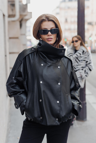 Grossista K-ZELL Paris - Giacca in similpelle con collo alto Grossista K-ZELL Paris - Giacca in similpelle con collo alto