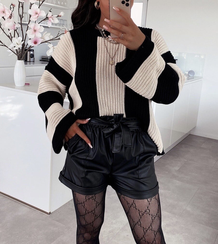 Grossiste Kaia - Short en similicuir