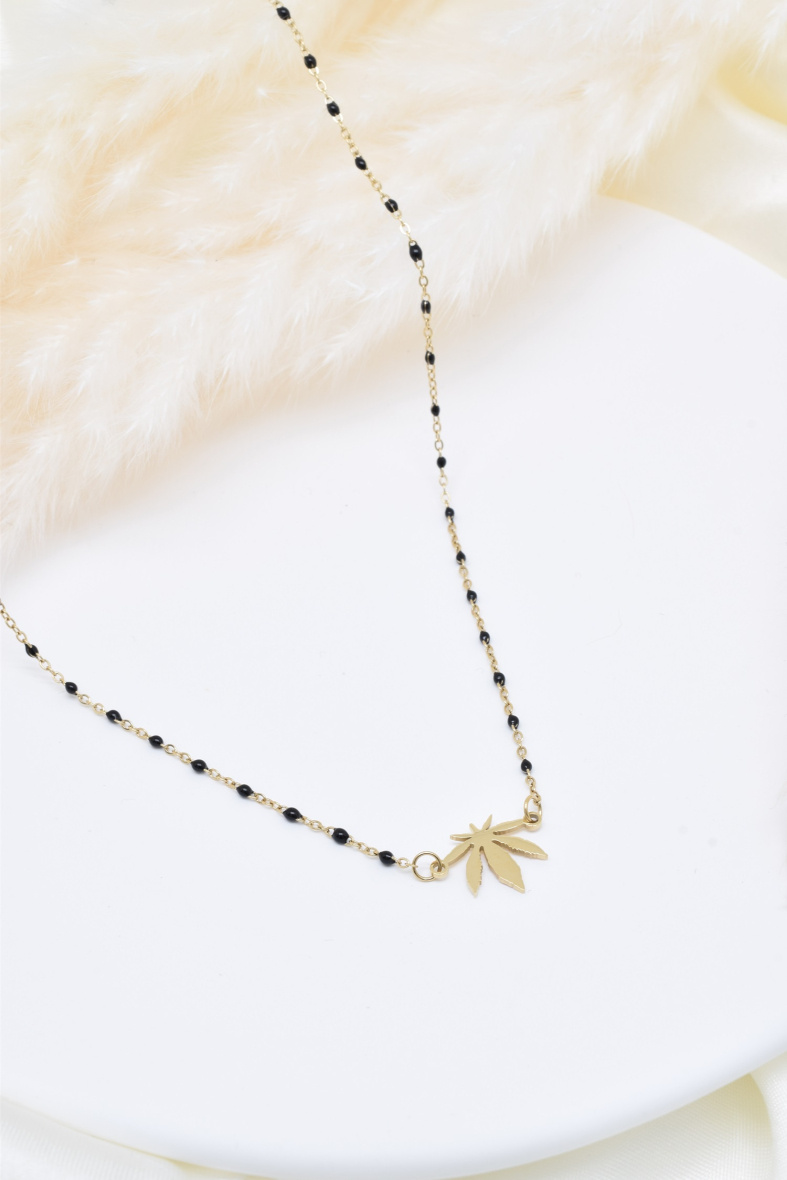 Wholesaler Kapyco - White enamel cannabis leaf necklace in stainless steel