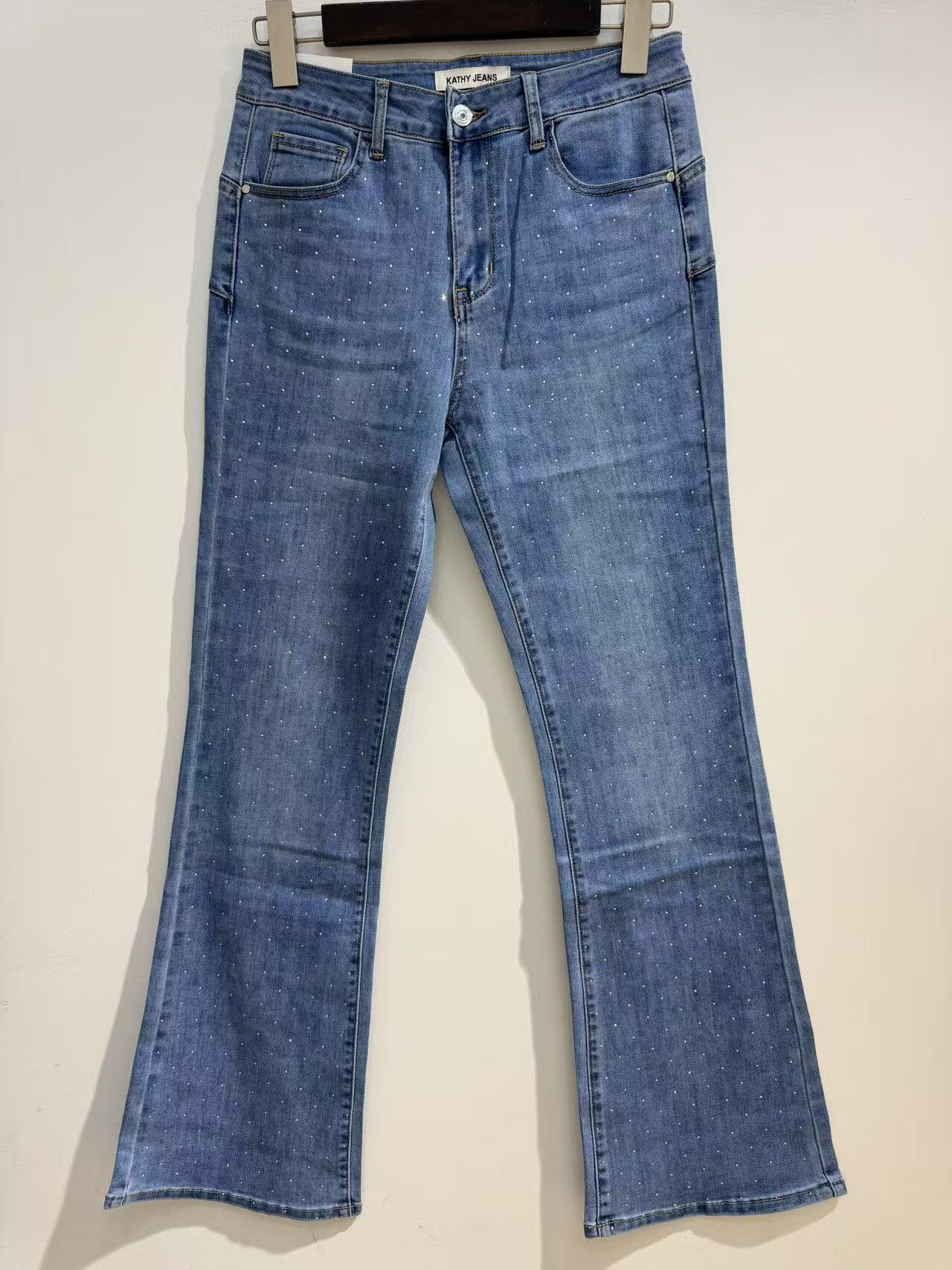 Grossiste Kathy Jeans - Jean évasé bleu clair orné de strass