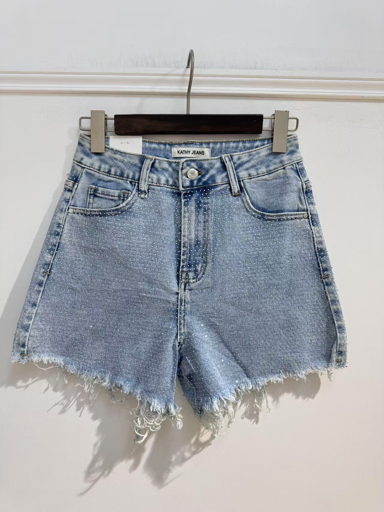 Grossiste Kathy Jeans - Short en jean stretch avec strass