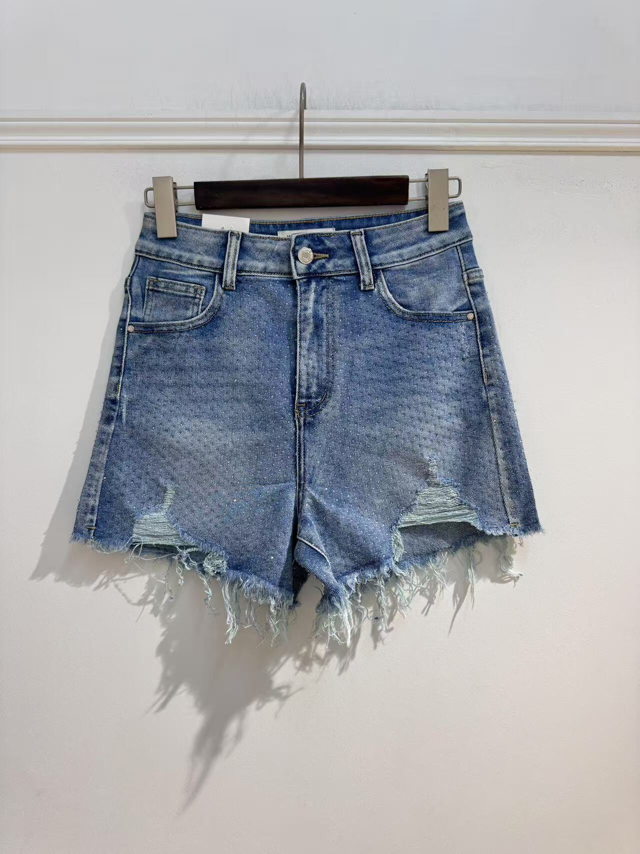 Grossiste Kathy Jeans - Short en jean stretch déchiré avec strass