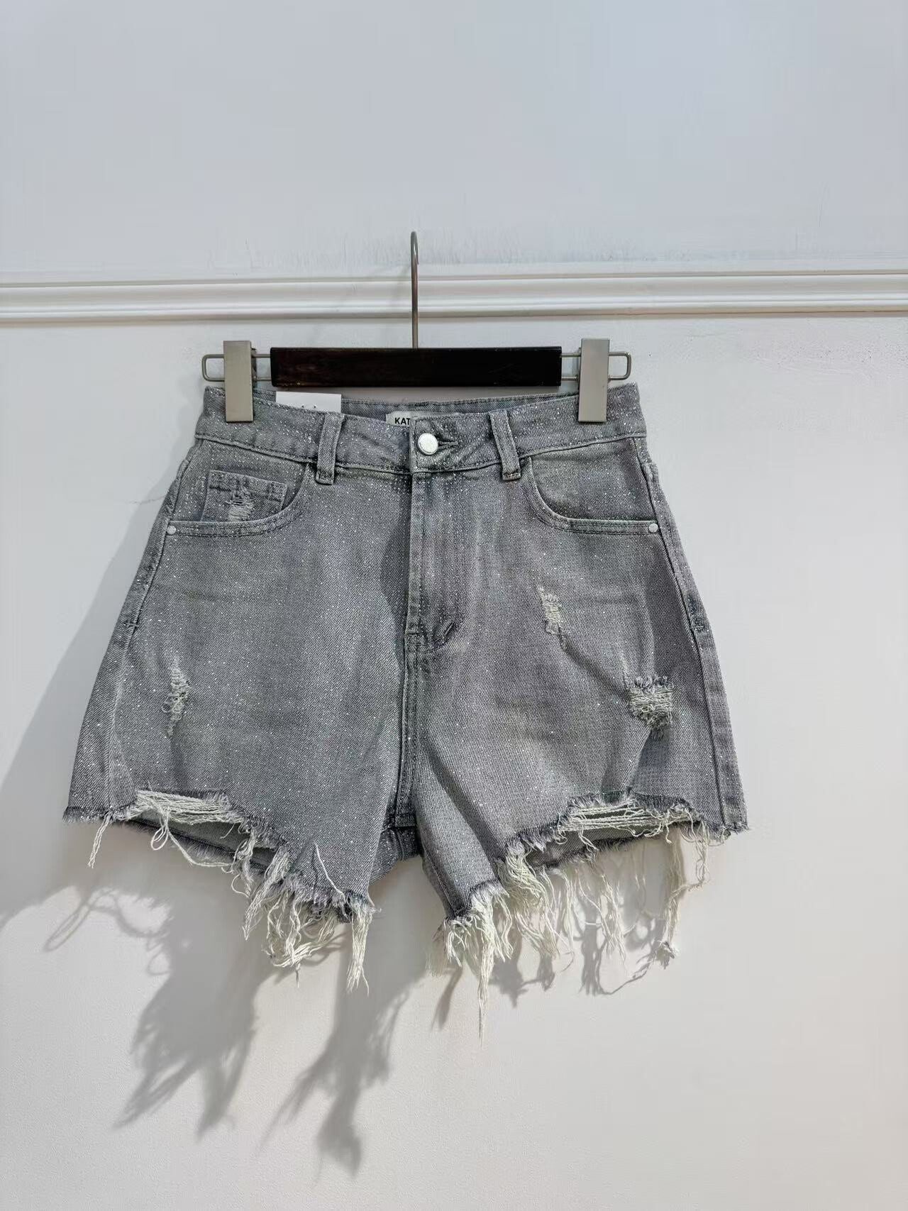 Grossiste Kathy Jeans - Short en jean gris stretch avec strass
