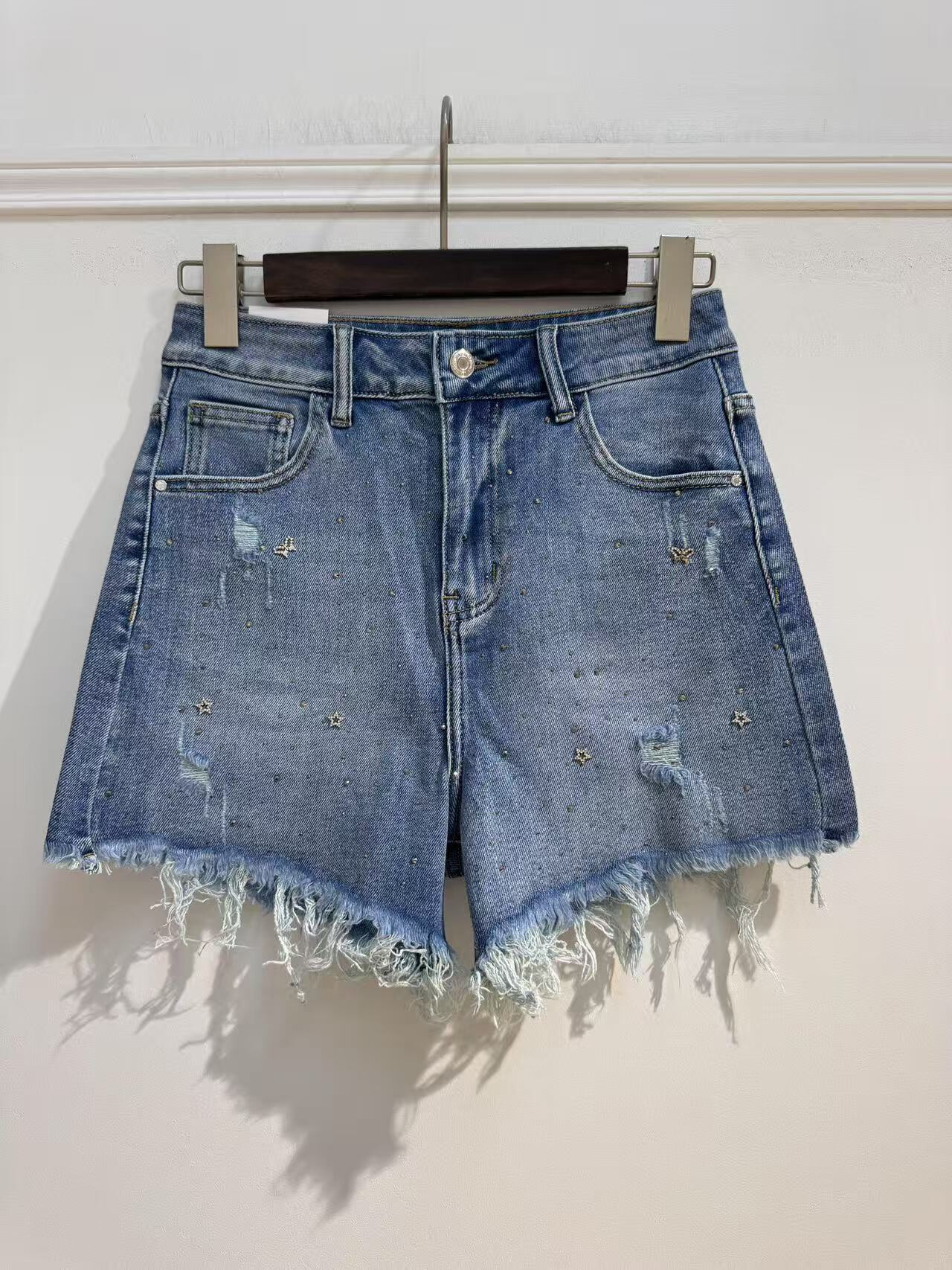 Grossiste Kathy Jeans - Short en jean stretch déchiré avec strass
