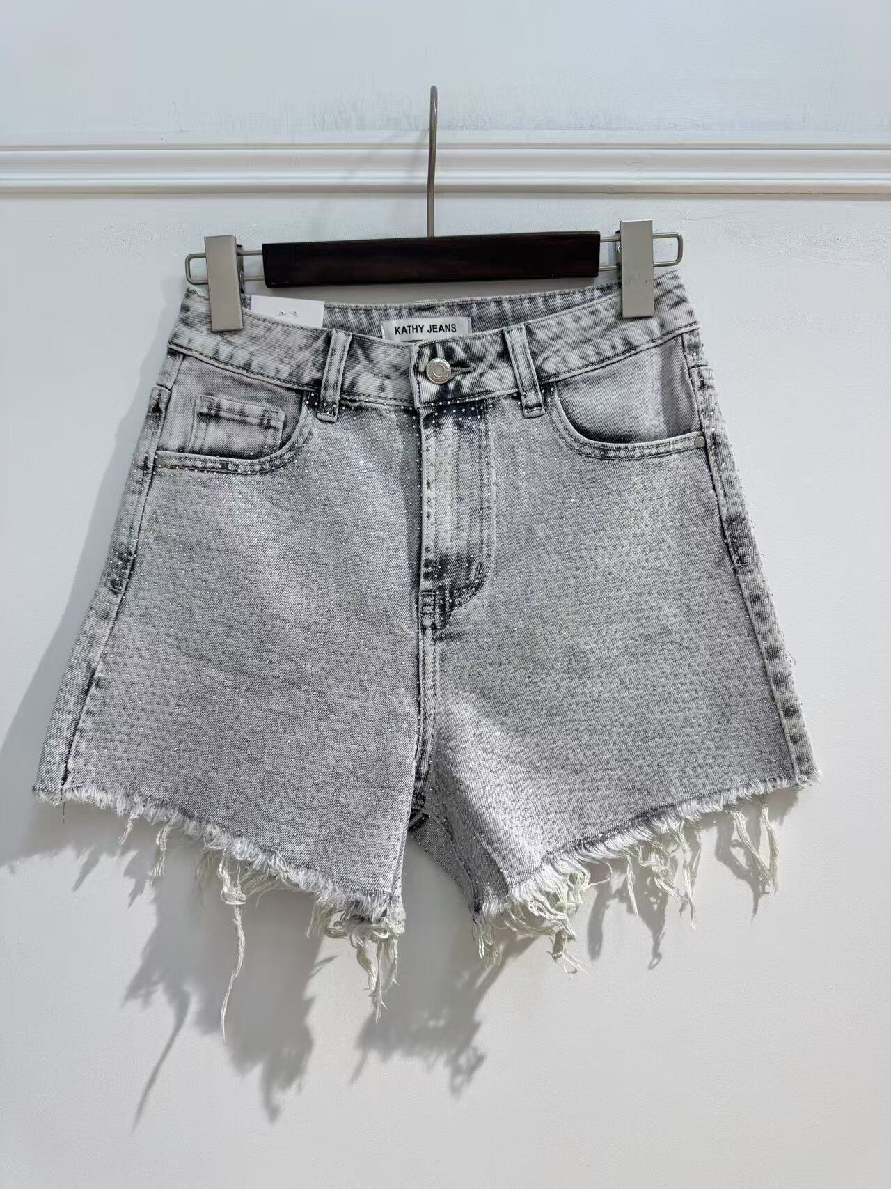 Grossiste Kathy Jeans - Short en jean gris stretch avec strass
