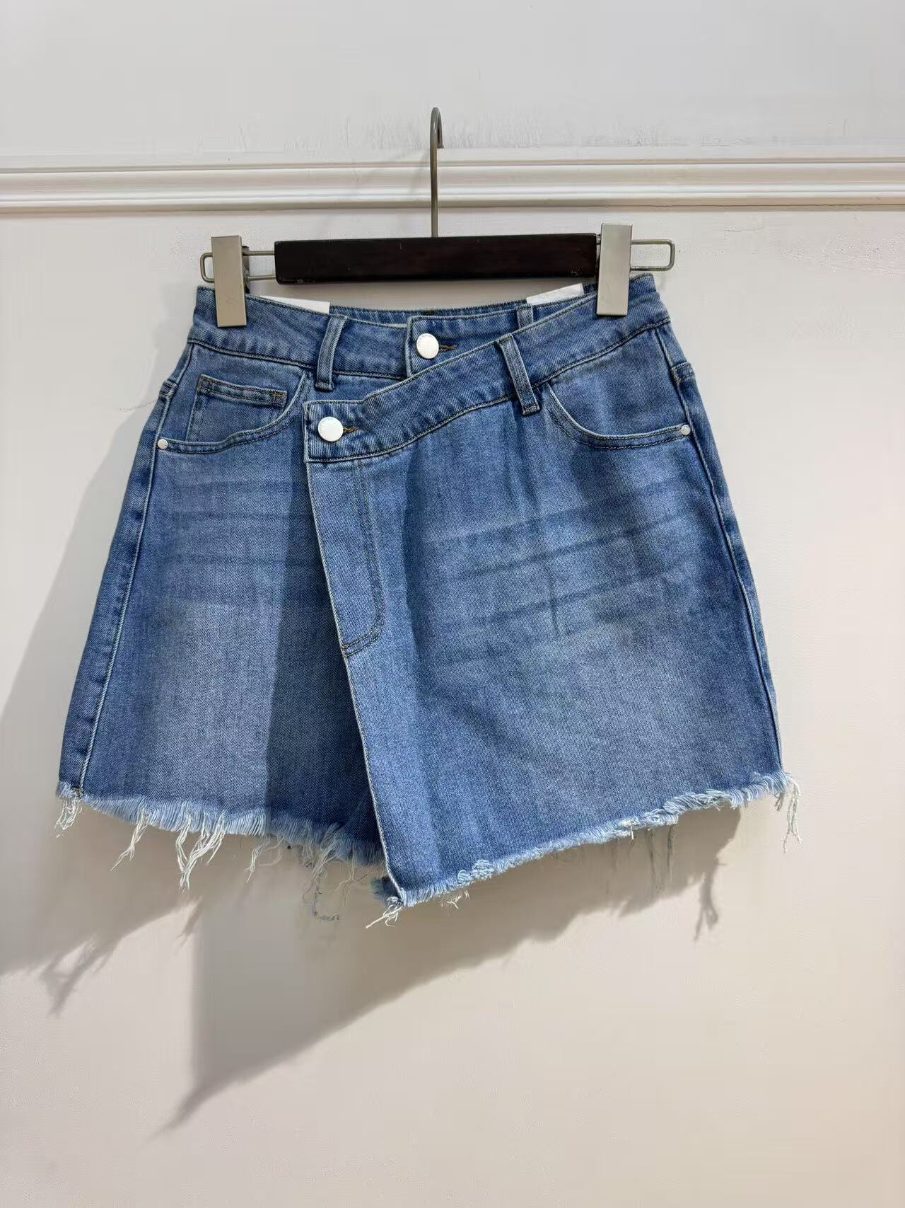 Grossiste Kathy Jeans - Short jupe en jean stretch taille asymétrique