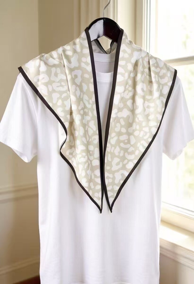 Mayorista KATIER - Pañuelos triangulares estampados