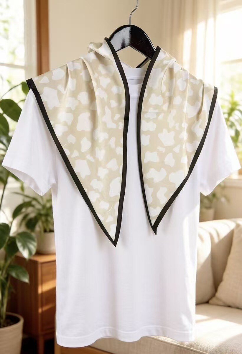 Wholesaler KATIER - Patterned triangular scarves