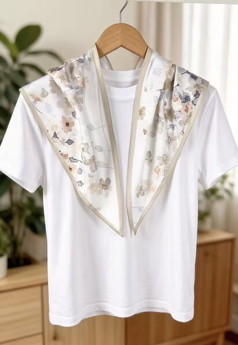 Wholesaler KATIER - Patterned triangular scarves