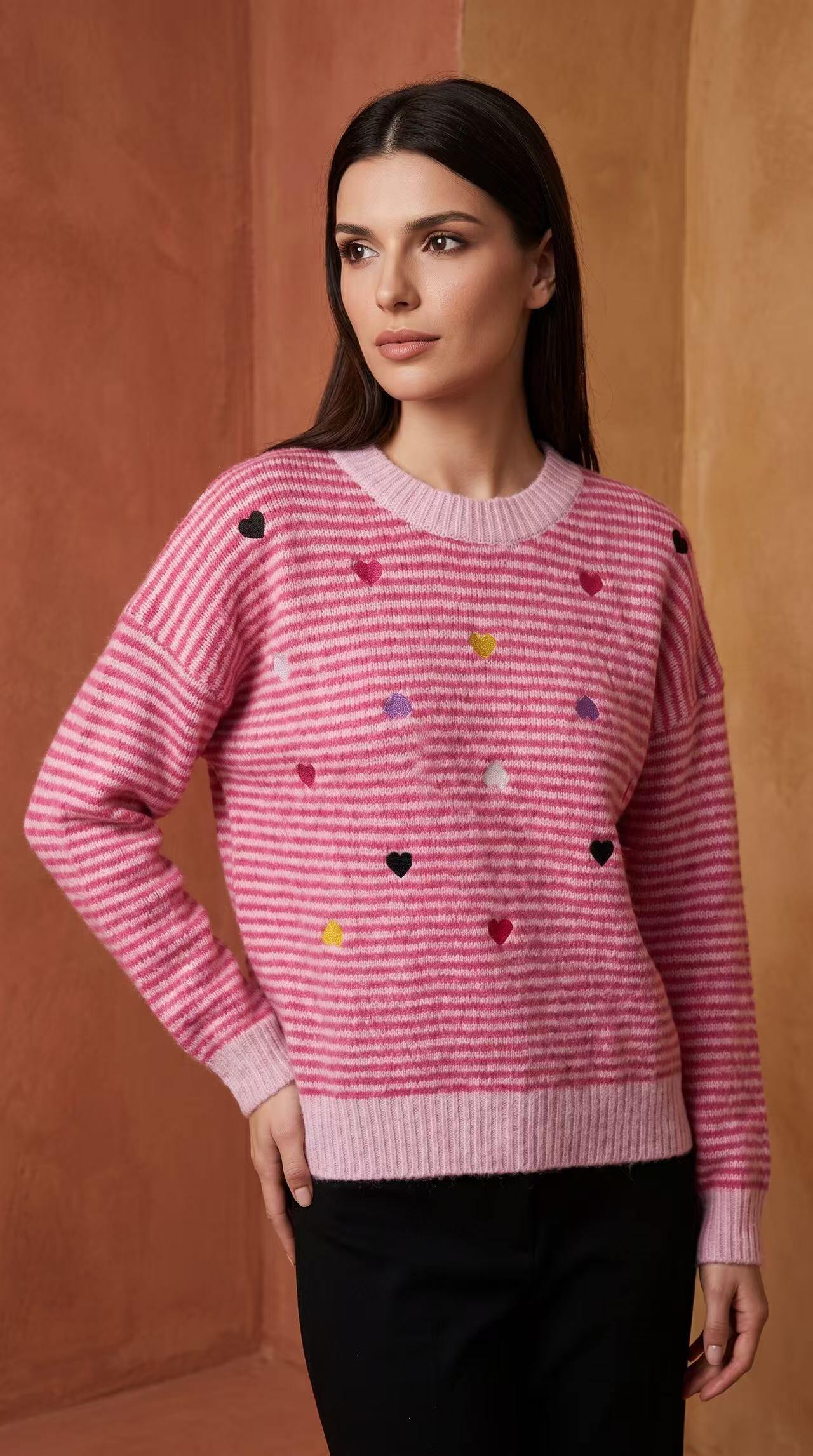 Grossiste KAYLLA - Pull Rayé Maille Douce & Broderies Cœurs