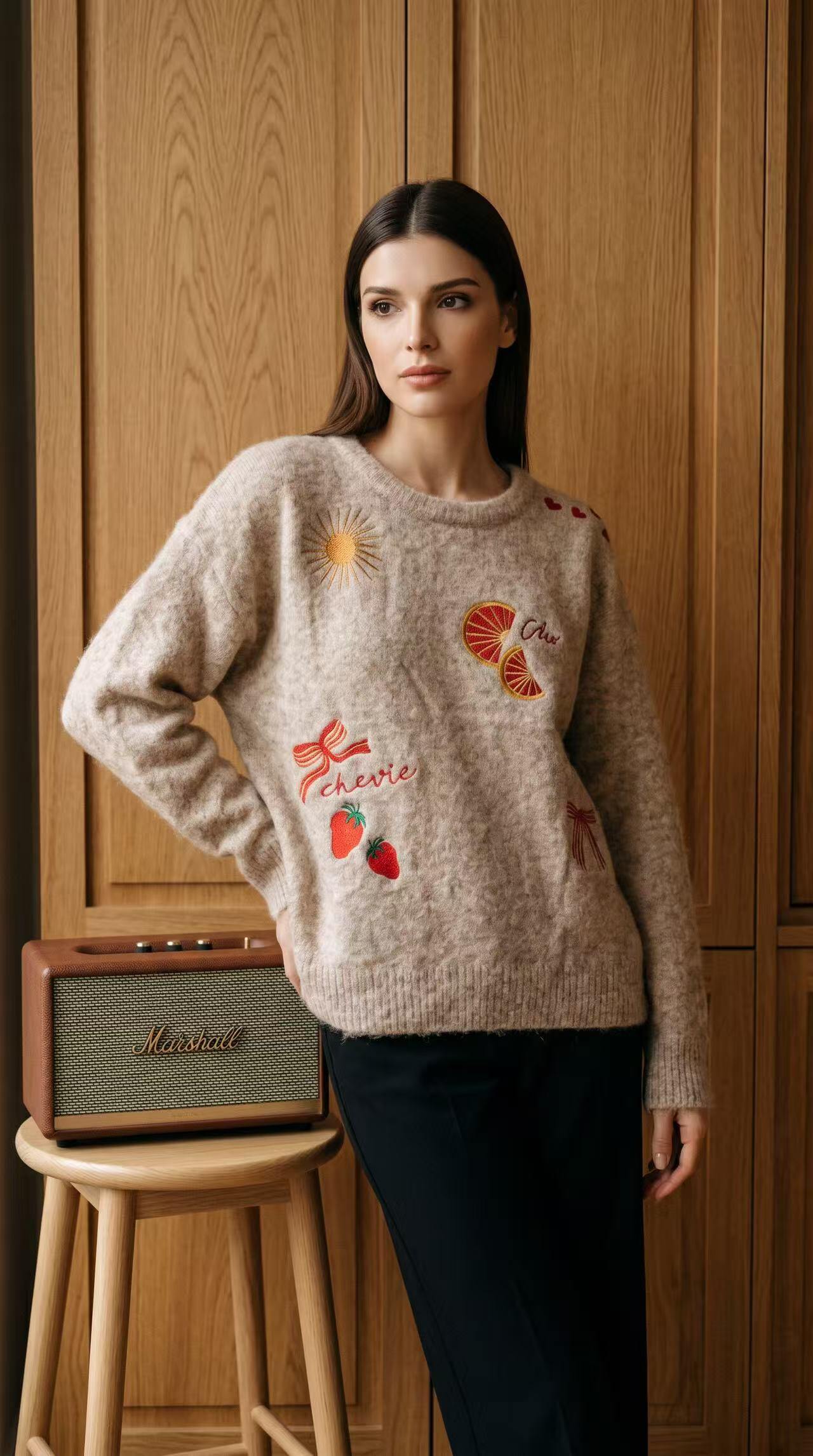 Grossiste KAYLLA - Pull Maille Beige Broderies "Fruity & Sun"