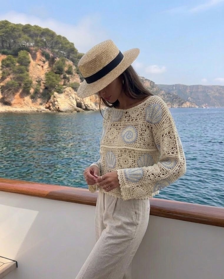 Großhändler KELIE - Gehäkelter Pullover mit Schuppenmuster und ausgestellten Ärmeln - KÉLIE Paris