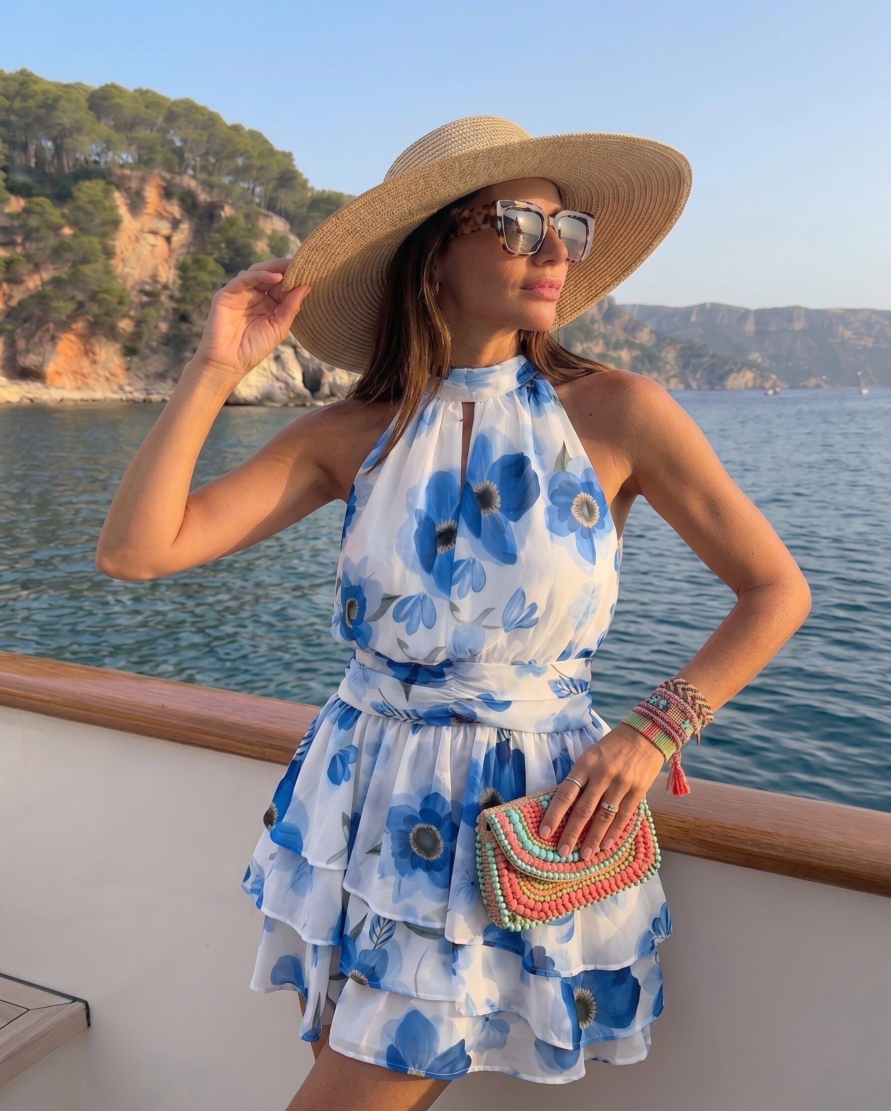 Grossiste KELIE - Robe courte à volants avec col montant et imprimé floral