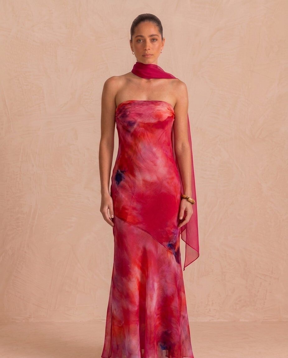 Großhändler KELIE - Das Maxi-Kleid mit Feuer- und Dämmerungseffekt im Tie-Dye-Stil