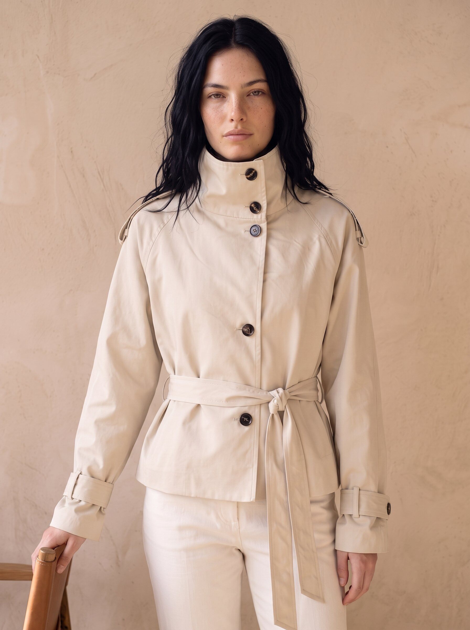 Grossista KELIE - Trench corto con cintura da donna