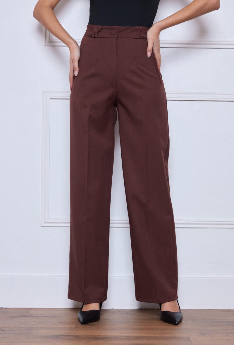 Pantalon femme en polyester (95%) et élasthanne (5%), idéal pour l'automne, fabriqué en Chine, avec passants croisés pour un style unique.