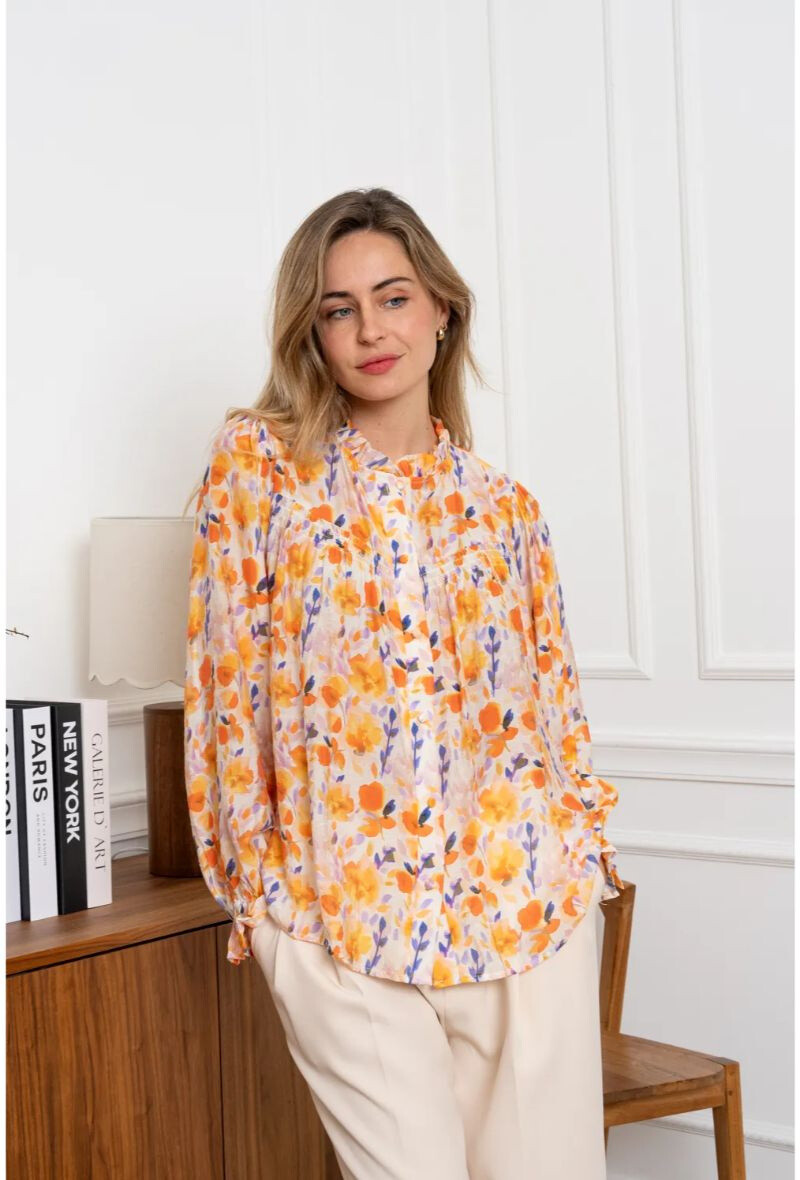 Elegant women's shirt, spring/summer, made of polyester (30%) and viscose (70%), light and breathable, ideal for the season, manufactured in China.