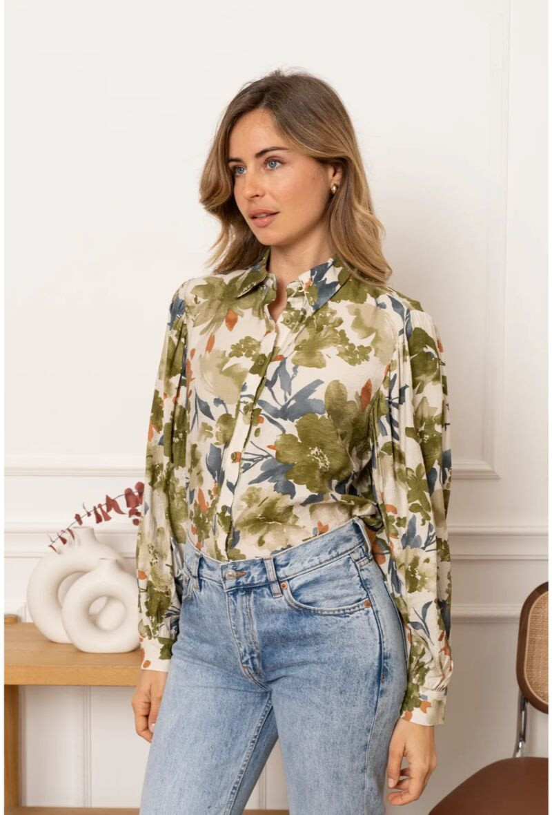 Elegant women's shirt, viscose and polyamide, ideal for summer 2025, breathable and light, designed in China.